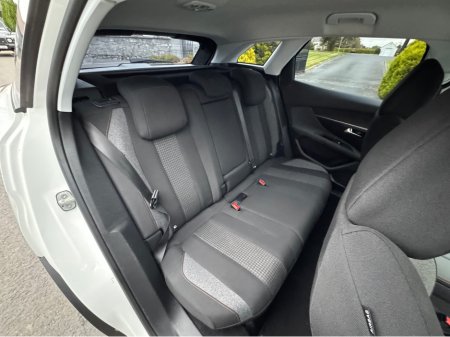 2017 Peugeot 3008 ACTIVE 1.6 BLUE HDI 120 4 4DR €17,950 thumbnail