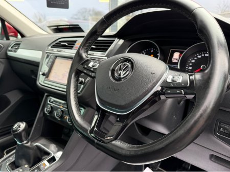 2017 Volkswagen Tiguan - thumbnail 10