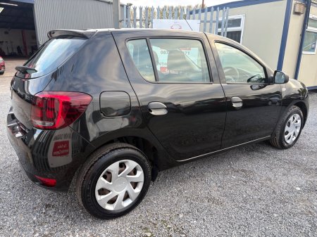 2017 Dacia Sandero 1.0 75 ALTERNATIVE €8,995 thumbnail