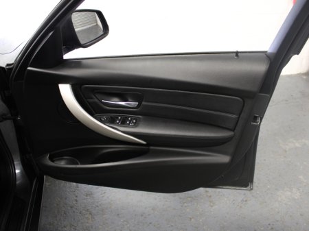 2018 BMW 3 Series - thumbnail 22