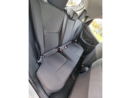 2024 Toyota Yaris - thumbnail 21