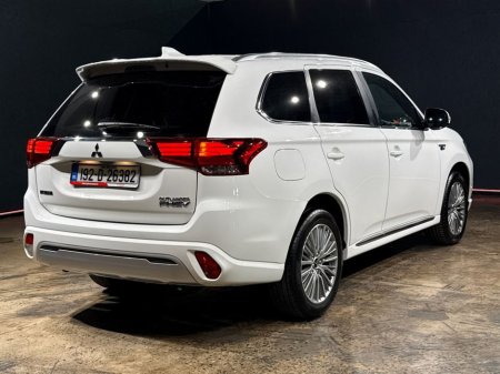 2019 Mitsubishi Outlander 2.4 AUTOMATIC HYBRID - ALLOY WHEELS - ELECTRIC SEATS - HEATED SEATS - HEATED STEERING WHEEL - HEATING / AC CONTROLS - REVERSE CAMERA - MULTI FUNCTION €21,950 thumbnail