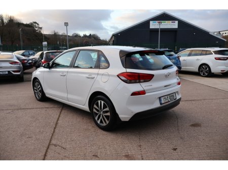 2017 Hyundai i30 DELUXE  Low Mileage €12,495 thumbnail