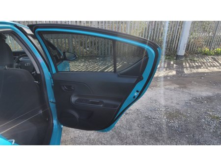 2017 Toyota Aqua - thumbnail 9