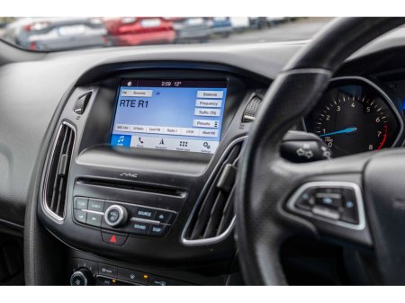 2018 Ford Focus - thumbnail 10