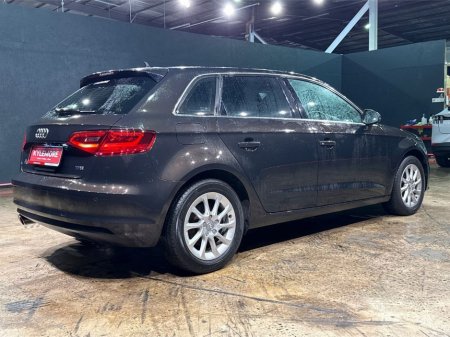 2016 Audi A3 1.4 TFSI - ALLOY WHEELS - CRUISE CONTROL - REVERSE CAMERA - MULTI FUNCTION STEERING WHEEL - €15,950 thumbnail