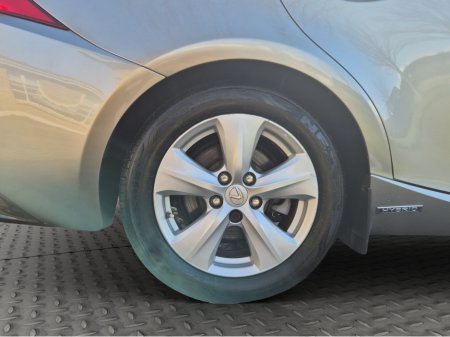 2014 Lexus IS 300 h - thumbnail 18