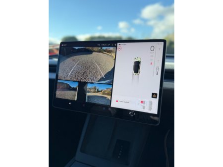 2025 Tesla Model 3 - thumbnail 15