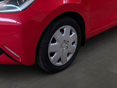 2015 Toyota Aygo X-PLAY VVT-I €7,995 thumbnail