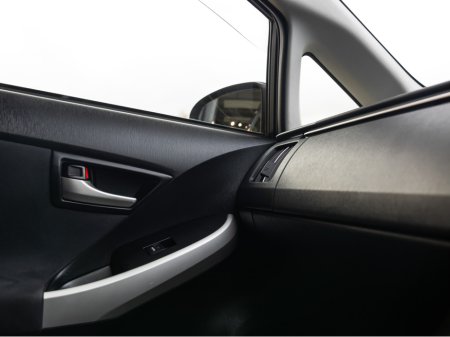 2015 Toyota Prius - thumbnail 17