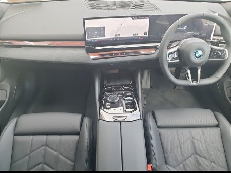 2026 BMW 5 Series - photo 4