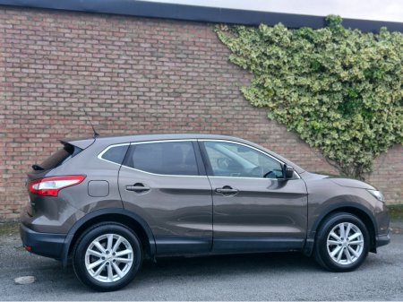 2015 Nissan Qashqai 1.5 DSL LOW MILAGE €8,500 thumbnail
