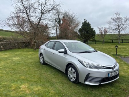 2018 Toyota Corolla - thumbnail 3