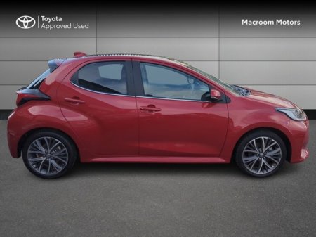 2024 Toyota Yaris - thumbnail 3