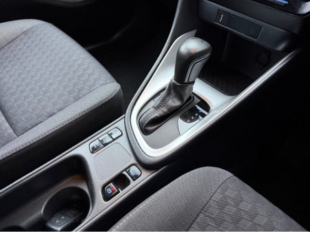 2023 Toyota Yaris 1.5 HYBRID LUNA..rear camera..warranty includedd €16,950 thumbnail