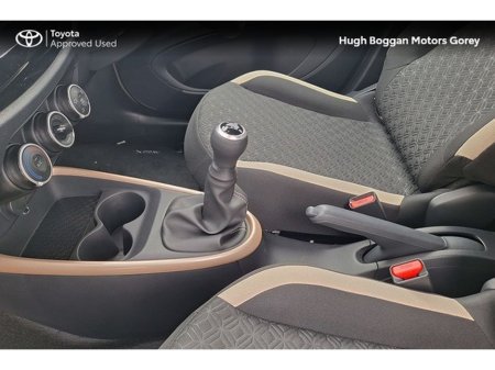 2025 Toyota Aygo X AYGO X DESIGN thumbnail