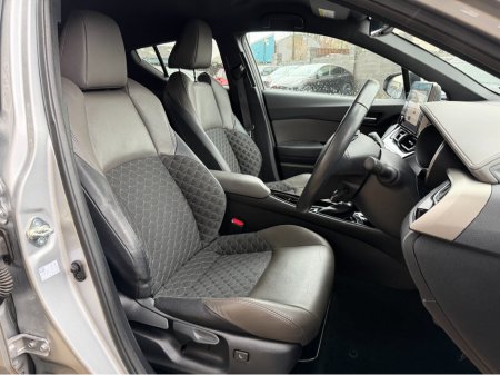 2023 Toyota C-HR HYBRID..Keyless Entry..Apple CarPlay €22,750 thumbnail