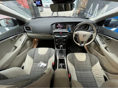 2018 Volvo V40 - thumbnail 14