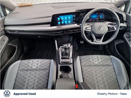 2024 Volkswagen Golf R-Line 2.0TDI, Rear Camera, Alloy Wheels, Winter Pack €39,495