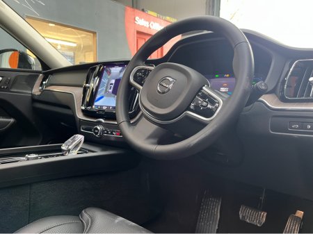 2022 Volvo XC60 - thumbnail 11