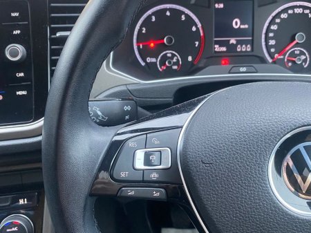 2021 Volkswagen T-Roc Design 1.0 TSI M6F 110HP 5DR €22,995 thumbnail