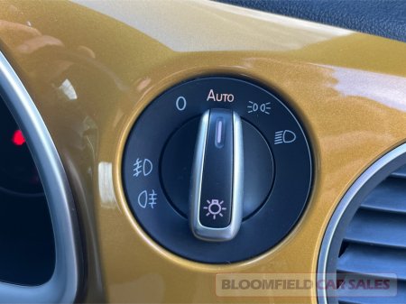 2016 Volkswagen Beetle DUNE EDITION , AUTO // PRISTINE €15,950 thumbnail