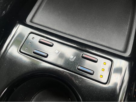 2020 Toyota Prius - thumbnail 16