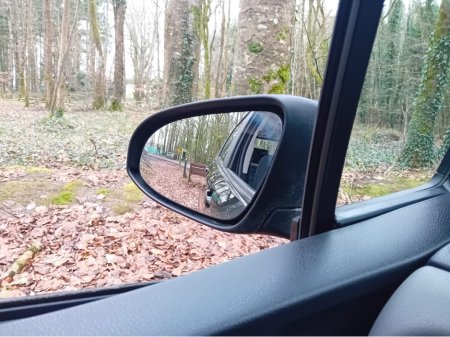 2016 Toyota Yaris - thumbnail 32