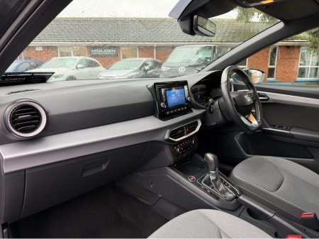 2023 SEAT Ibiza Folding Mirrors...Background Lighting €17,400 thumbnail