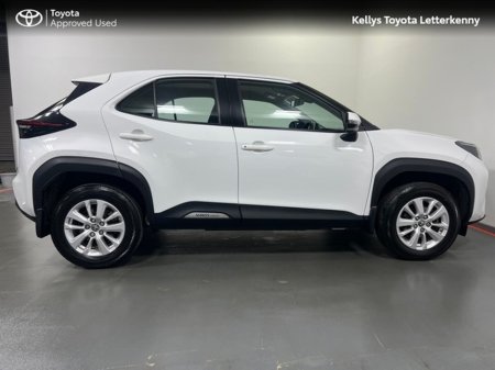 2022 Toyota Yaris Cross - thumbnail 3