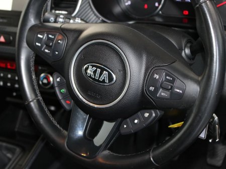 2017 Kia Carens 7 Seater EX 5DR €13,999 thumbnail