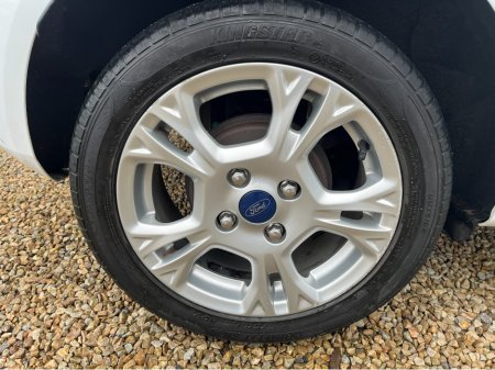 2016 Ford Fiesta ZETEC 1.25, NCT 09/2026, TAX 01/2026, LOW TAX, LOW INSURANCE €8,995 thumbnail