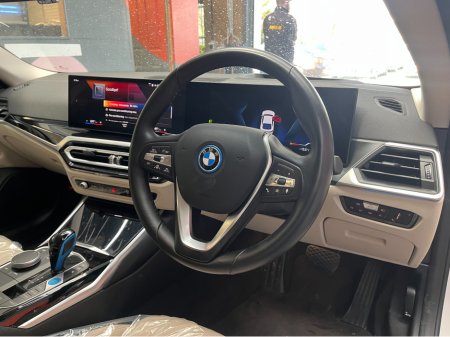 2022 BMW i4 - thumbnail 10