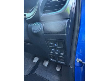 2017 Toyota Hilux - thumbnail 18