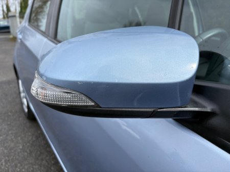 2012 Toyota Yaris - thumbnail 17