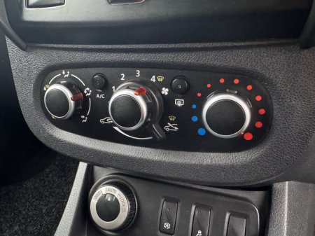 2018 Dacia Duster SIGNATURE 1.5 DCI 110 4 4DR €11,800 thumbnail