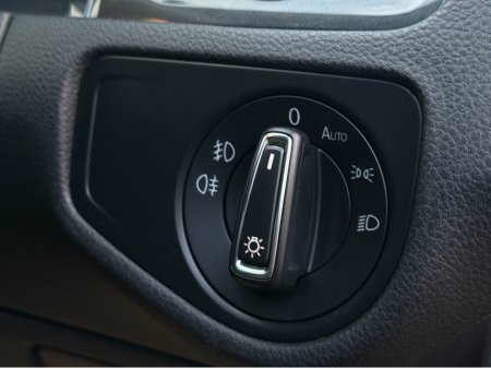 2017 Volkswagen Golf 172 REG NEW MODEL MK7.5 SAT NAV PACK PRIVACY GLASS-REVERSE CAMERA - NAVIGATION - CARPLAY - ANDROID AUTO - DISCOVER PRO €16,450 thumbnail