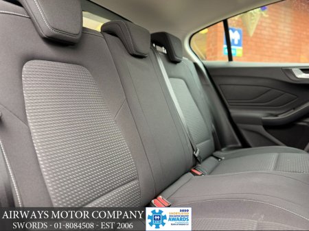 2019 Ford Focus - thumbnail 15