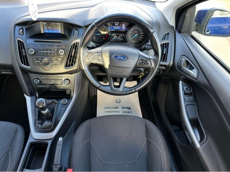 2016 Ford Focus - thumbnail 18