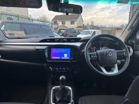2025 Toyota Hilux HILUX 2.8 SR5 DOUBLE CAB €49,000 thumbnail
