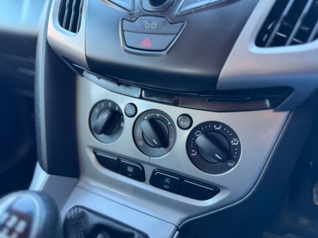 2012 Ford Focus - thumbnail 23