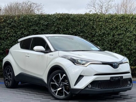 2019 Toyota C-HR 1.8 HYBRID // DIAMOND CUT ALLOYS // HALF LEATHER HEATED SEATS // DUAL ZONE CLIMATE CONTROL