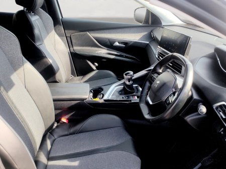 2021 Peugeot 3008 - thumbnail 8