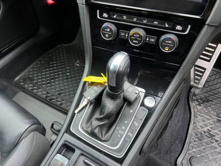 2020 Volkswagen Golf HIGHLINE 2.0 TDI * HUGE SPEC * // LEATHER HEATED SEATS // DYNAUDIO // 360 SURROUND PARKING SENSORS €23,990 thumbnail