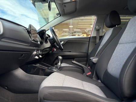 2023 Kia Stonic - thumbnail 2