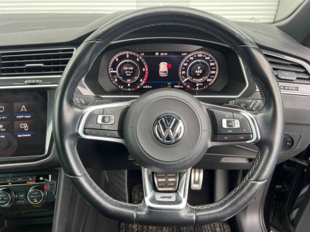 2018 Volkswagen Tiguan R-LINE 4MOTION BLACK EDITION 2.0 TDI // FULL SERVICE HISTORY // LEATHER HEATED SEATS // 360 PARKING CAMERAS €29,900 thumbnail