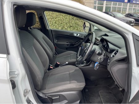 2016 Ford Fiesta - thumbnail 10