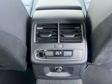 2021 Audi A4 2.0 TDI 30 // DIAMOND CUT ALLOYS // LEATHER HEATED SEATS // APPLE CARPLAY/ANDROID AUTO €27,900 thumbnail