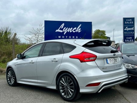 2017 Ford Focus - thumbnail 8