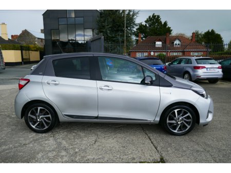 2020 Toyota Vitz - photo 3